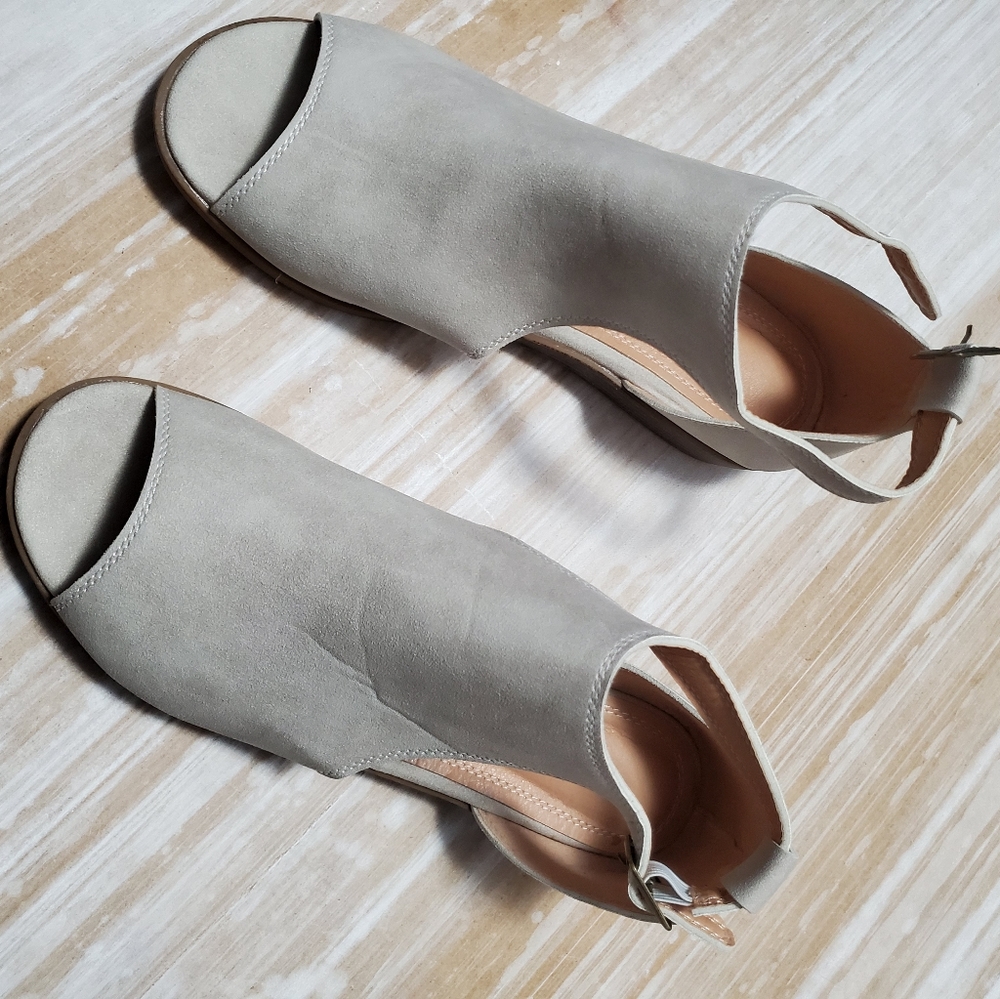 COPY - Size 10 Cream Sandals